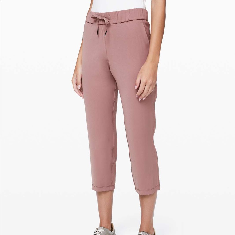 Lululemon “Red Dust on the fly crop”